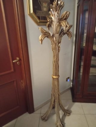 Appendiabiti in legno e metallo dorato