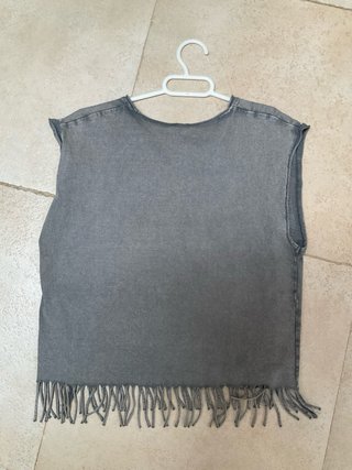 Camiseta Zara sin mangas con flecos