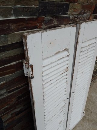 Puertas de madera con lamas