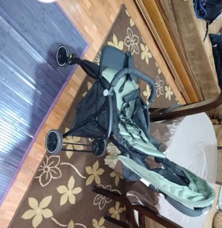 Carrito de bebé negro