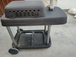 Barbacoa de gas butano negra y gris