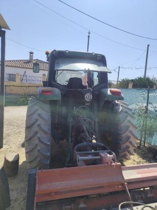 Tractor John Deere 6630 con pala