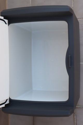 Nevera Eléctrica AEG 28L (No Funciona)