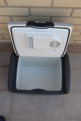 Nevera Eléctrica AEG 28L (No Funciona)