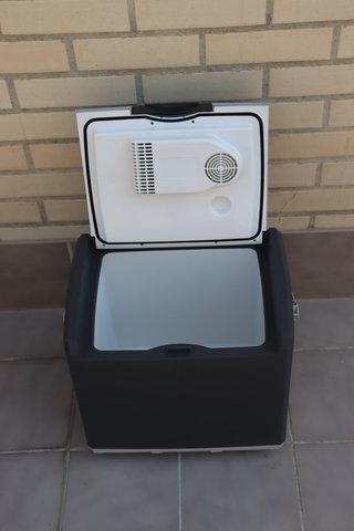 Nevera Eléctrica AEG 28L (No Funciona)