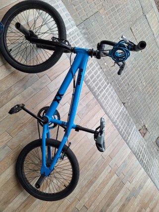 Bicicleta BMX azul