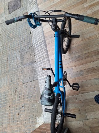 Bicicleta BMX azul