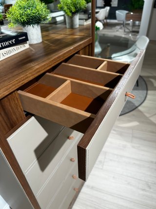 Chinfonier tocador de piel y madera