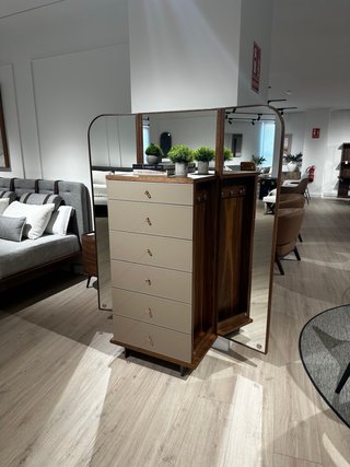Chinfonier tocador de piel y madera