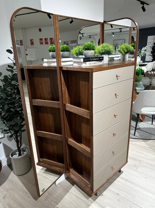 Chinfonier tocador de piel y madera