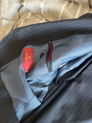 Traje de Raya Gris, Caramelo.