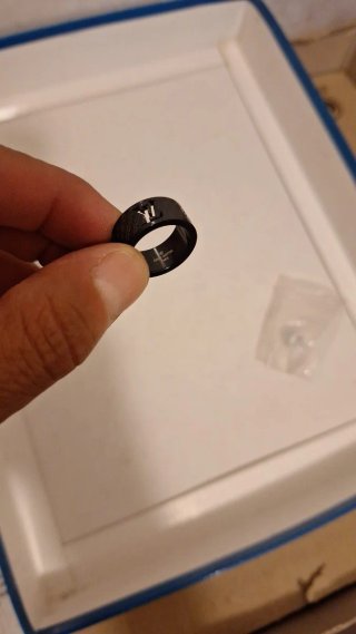 Anello fedina uomo/donna nero con disegno