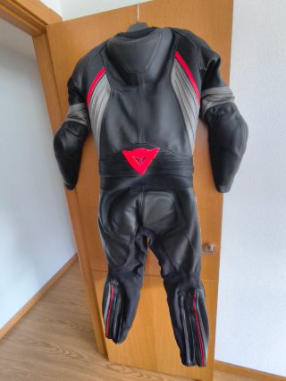 Mono Dainese Avro D4 Piel Talla 48