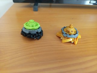 Pack 2 Beyblade + un lanzador