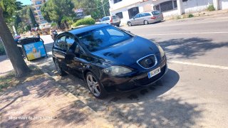 Coche negro 5 puertas