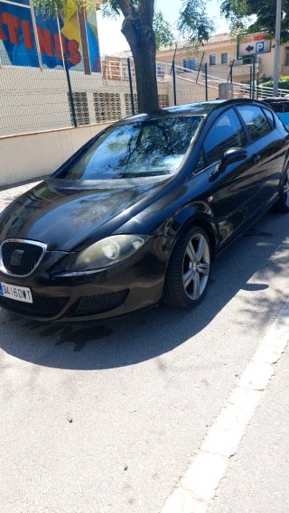 Coche negro 5 puertas