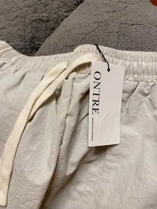Pantalón impermeable ONTRE beige talla S