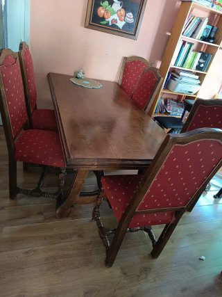 Mesa comedor madera maciza y sillas tapizadas