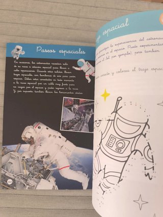 Gran cuaderno Montessori del Universo
