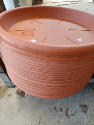 Set 28 sottovasi diametro 46 cm marca Vasar Teleco