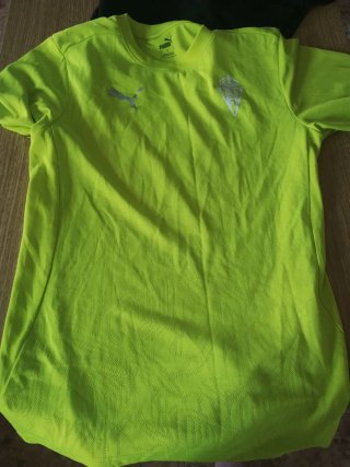 Conjunto Sporting: Camiseta Amarilla y Pantalón Ne