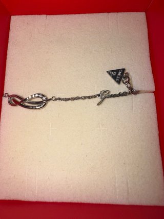 Conjunto collar y pulsera Guess plateado