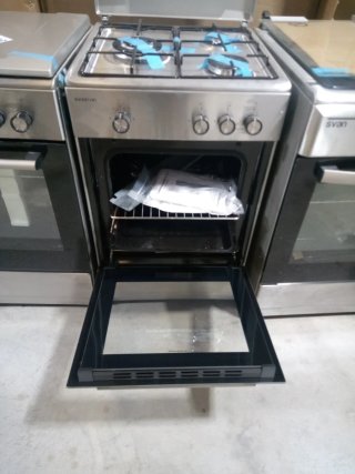 Cocina de gas plateada