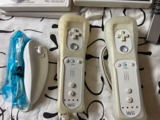 Lote Nintendo Wii casi sin uso