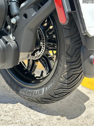 Piaggio Beverly 300 HPE 2025
