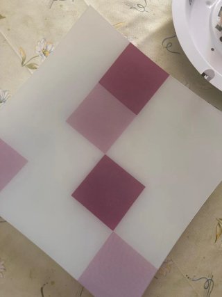 Plafón de techo blanco y rosa