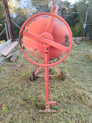 Hormigonera eléctrica naranja
