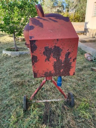 Hormigonera eléctrica naranja