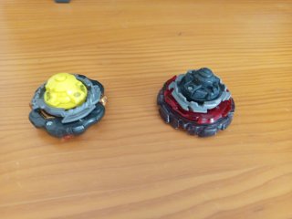 Pack 2 Beyblade + Lanzador