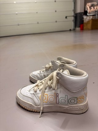 Zapatillas Adidas altas multicolor y blanco