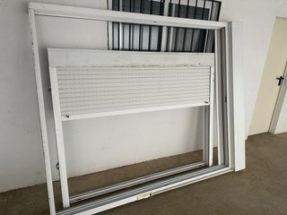 Ventana balconera con persiana medida 184x229x12