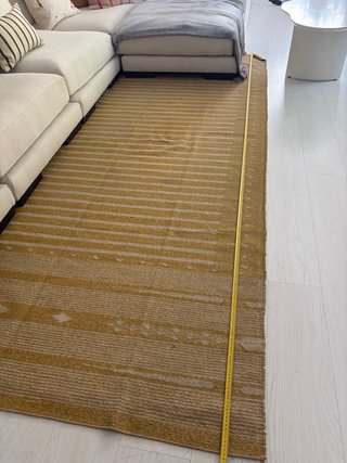 Tappeto giallo rustico in juta