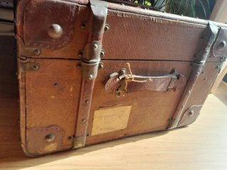 Baúl Viaje Vintage Cuero Madera Latón