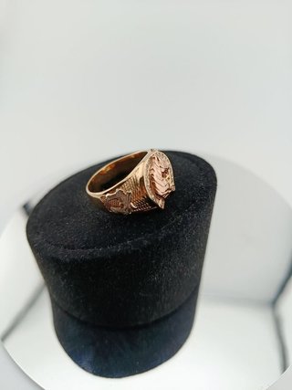 Anillo de oro amarillo y blanco con circonitas.