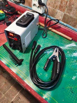 Grupo de soldar IGBT-MMA 250A + cables