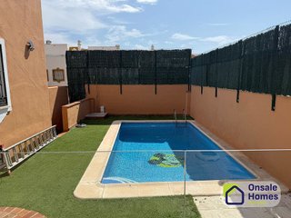 Casa adosada en alquiler en Río Real en Marbella