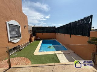 Casa adosada en alquiler en Río Real en Marbella