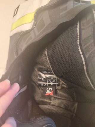 Mono Dainese piel blanco/amarillo