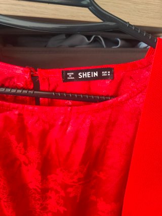 Mono SHEIN rojo estampado floral