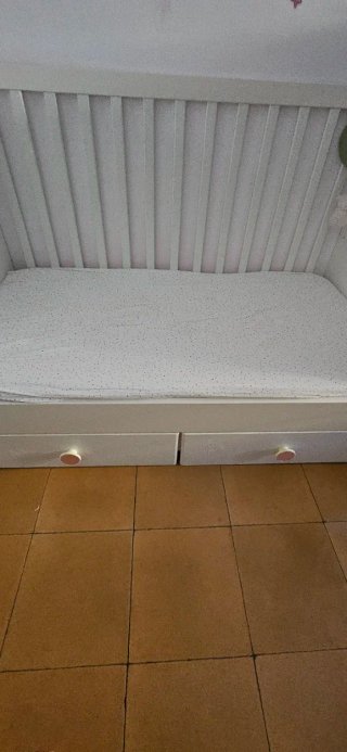 Cuna bebé IKEA blanca con cajones