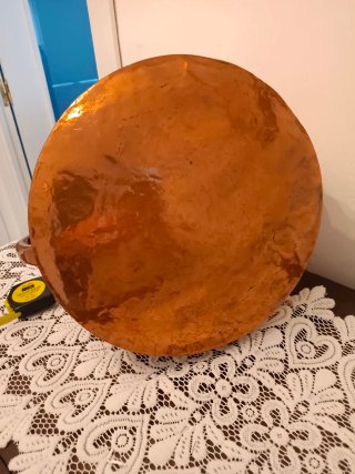 Antiguo caldero de cobre con asas
