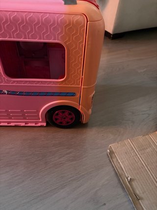 Caravana Barbie Dream Camper con piscina