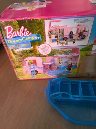 Caravana Barbie Dream Camper con piscina