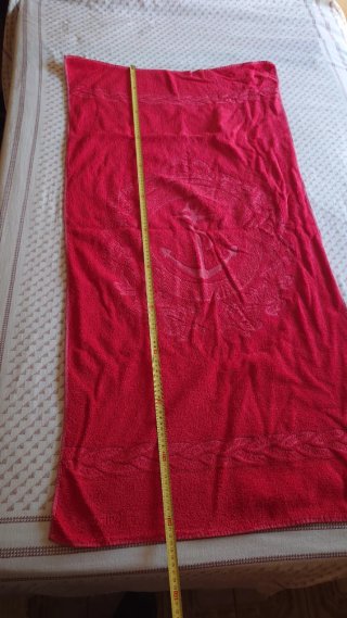 Toalla de playa roja