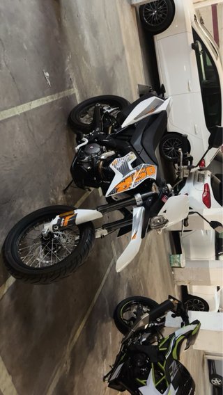 UM DSR 125 1500 km como nueva