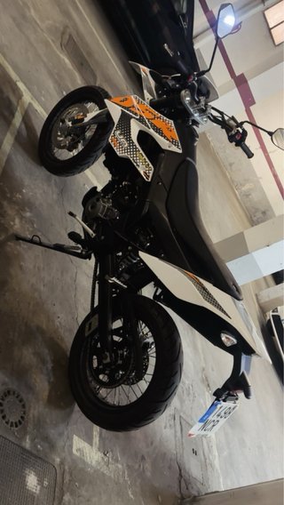 UM DSR 125 1500 km como nueva